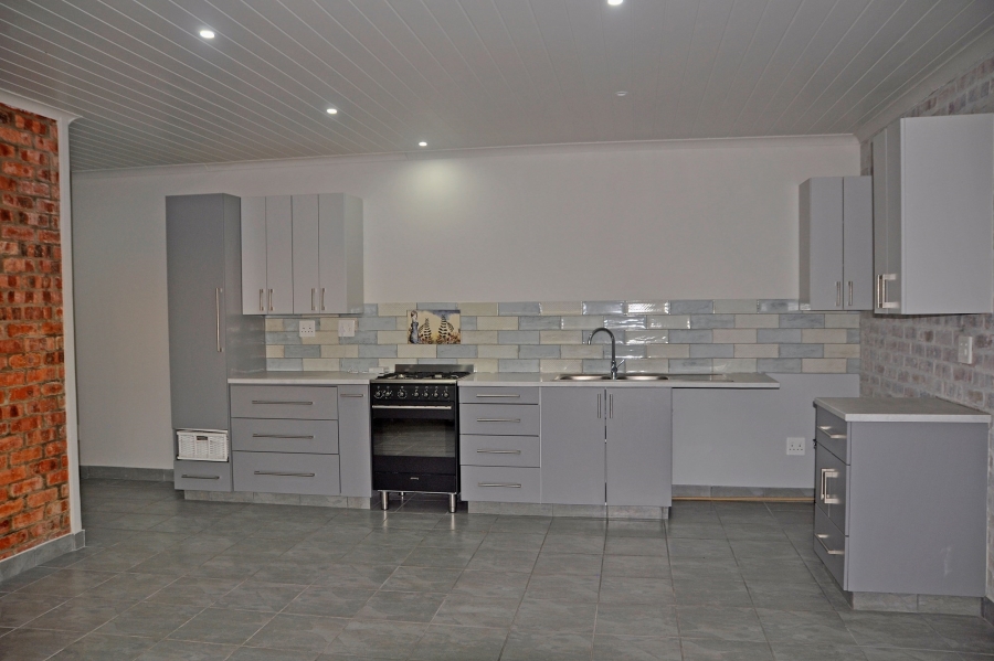 5 Bedroom Property for Sale in Reebok Western Cape